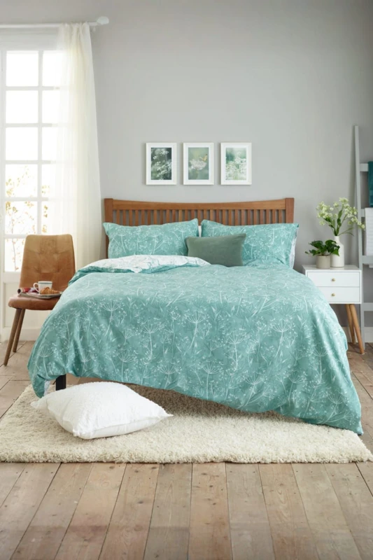 Image of Deyongs Cow Parsley Cotton Rich Duvet Cover Set - Printed 200 Thread Count Soft Bedding in Green Size: King Green Unisex King