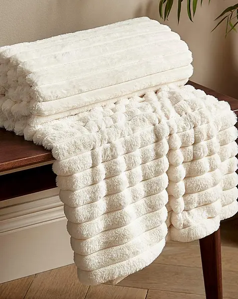 Image of Cosy Ribbed Throw Cream 130X170 MN30701