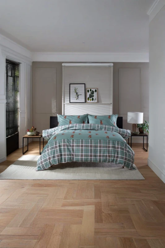 Image of The Lyndon Company The Lyndon Company Highland Fell 100% Cotton Duvet Cover Set - Stag Print Bedding in Green Size: Double Green Double Unisex 50549