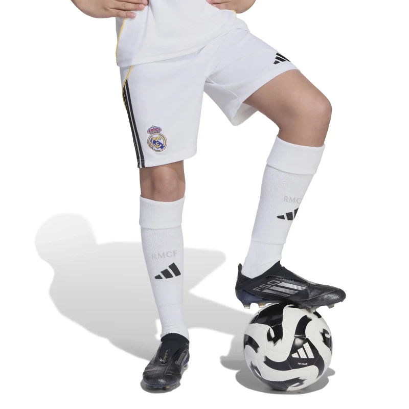 Image of Adidas Shorts for kids - Real Madrid 2025/26 Blanc Unisex 15/16 ans JN8878