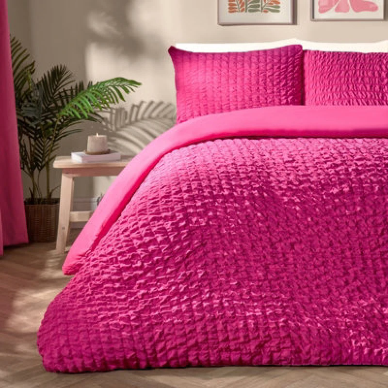 Image of OHS OHS Seersucker Duvet Cover with Pillowcase Bedding in Bright Pink Size: Single Bright Pink Single Unisex 5027434224074