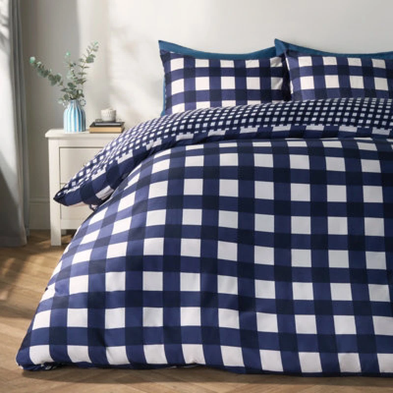 Image of OHS OHS Gingham Reversible Bedding Set Duvet Cover with Pillowcase in Navy Size: Double Navy Double Unisex 5027434183036