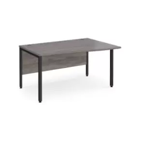Image of Maestro 25 right hand wave desk 1400mm wide - Black bench leg frame and grey oak top
