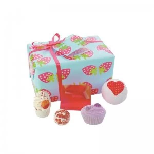 Image of Bomb Cosmetics Strawberry Patch Gift Set