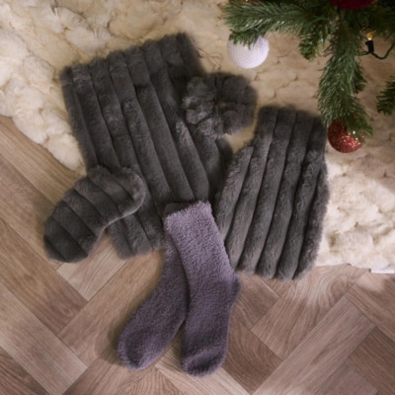 Image of OHS OHS Ribbed Faux Fur Hot Water Bottle Gift Set in Grey Grey One Size Unisex 5027434220328