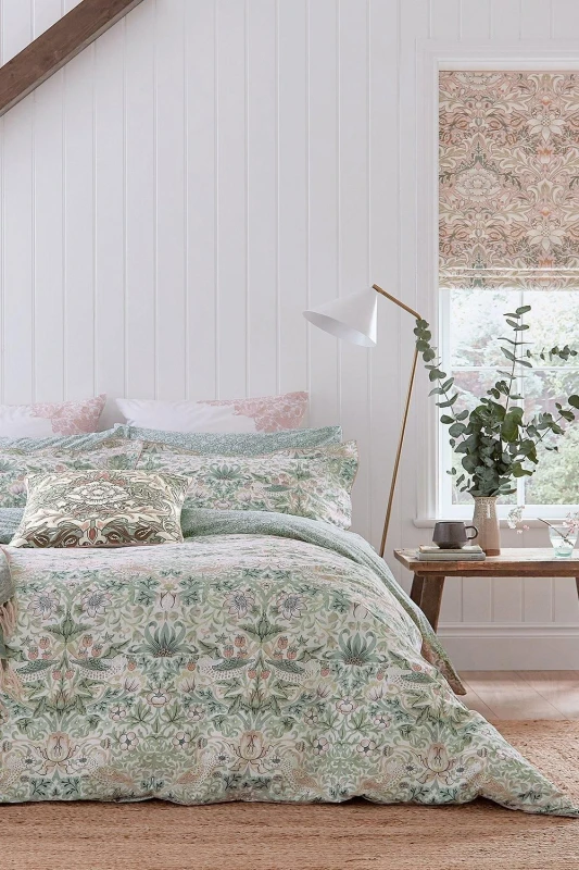 Image of Morris & Co Morris & Co 'Strawberry Thief' Duvet Cover in Light Pink Size: King Light Pink King Unisex 5016709651479