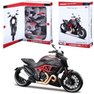 Image of Ducati Diavel Carbon 1:12 Diecast Model Kit