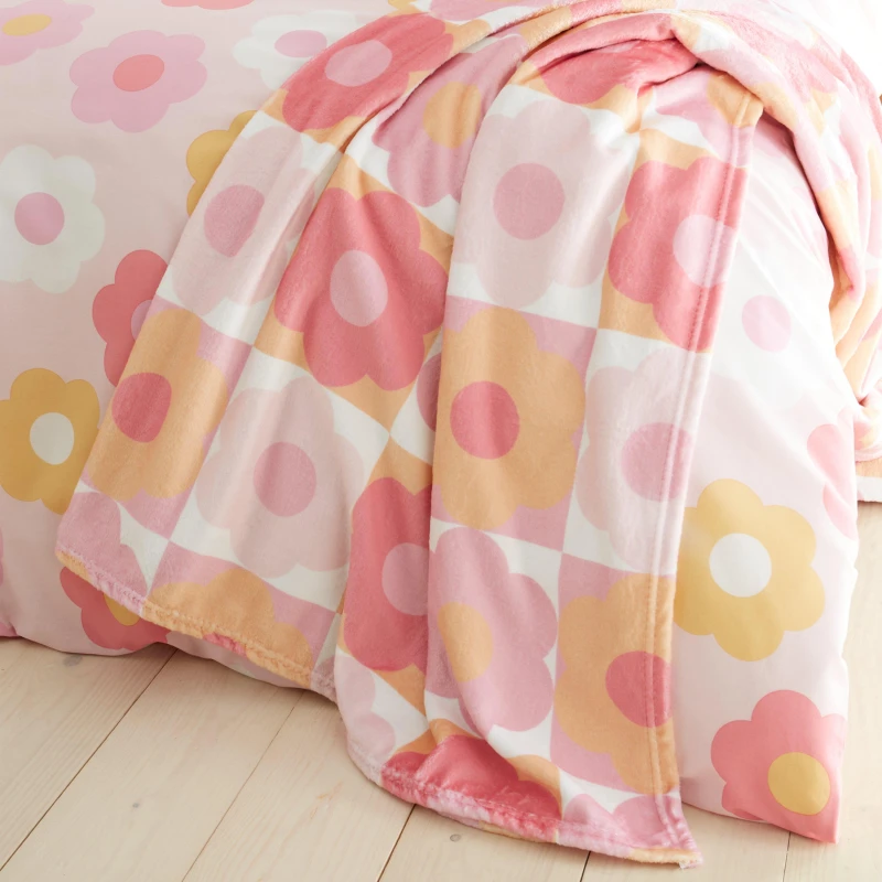 Image of Catherine Lansfield Retro Daisy Throw 130cm x 170cm Pink
