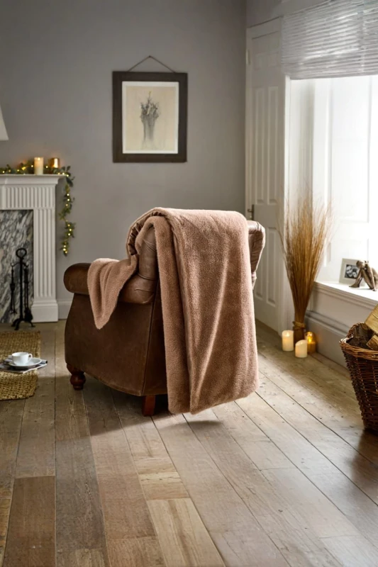 Image of The Lyndon Company The Lyndon Company Ashford Supersoft Faux Fur Throw - 130 x 180cm Extra Warm Blanket in Camel Size: 130cm x 180cm Camel 130cm x 1