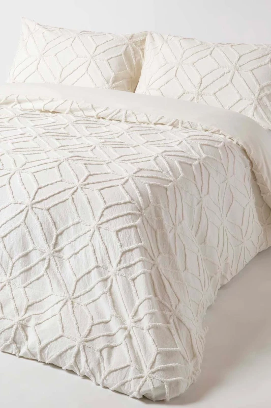 Image of Homescapes Diamond Cotton Tufted Duvet Cover Set in White Size: Super King White Unisex Super King