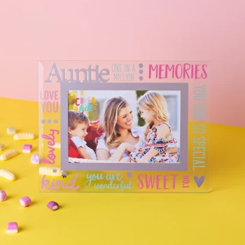 Image of 6" x 4" Cheerful Glass Photo Frame - Auntie