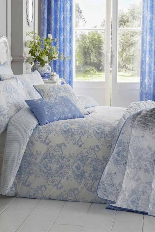 Image of Homescapes French Toile Patterned Duvet Cover Set in Blue Size: Super King Blue Unisex Super King