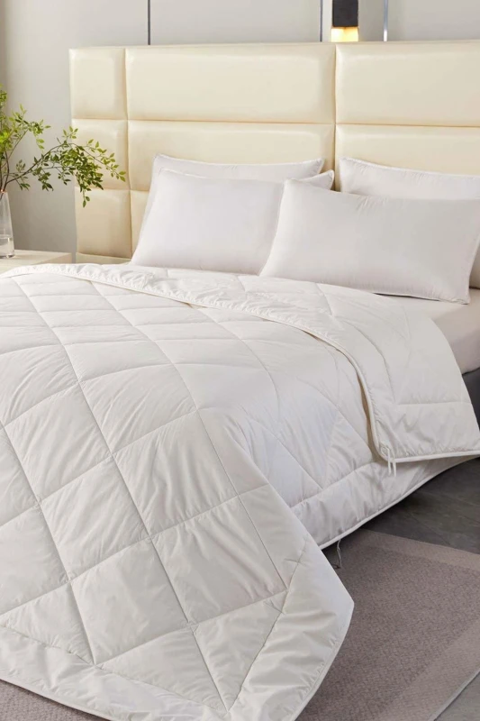 Image of Homescapes Premium Heavy Wool Duvet Warm & Washable White