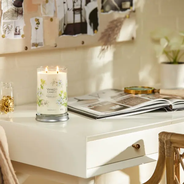 Image of Yankee Candle Midnight Jasmine Scented Candle 100g