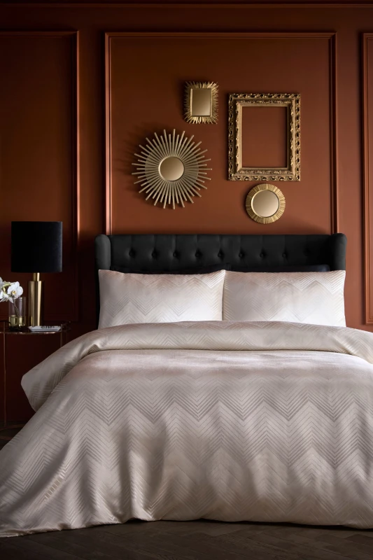 Image of Laurence Llewelyn-Bowen Laurence Llewelyn-Bowen 'Cocktail' Geometric Jacquard Duvet Cover Set in Ivory Size: Double Ivory Double Unisex 505673422558