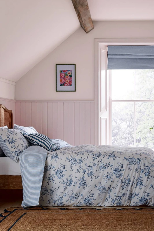 Image of Helena Springfield 'Hedgerow' Cotton Duvet Cover Set in Blue Size: King Blue Unisex King