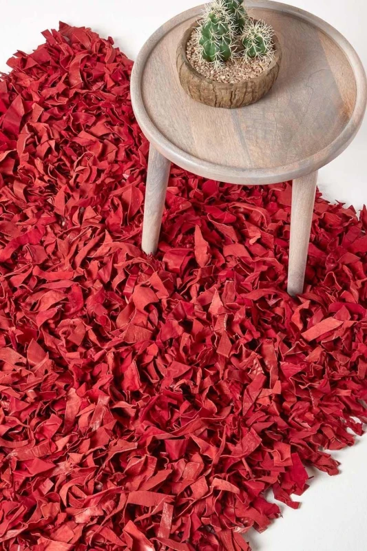 Image of Homescapes Dallas Leather Shaggy Rug Red, 150 X 240 Cm
