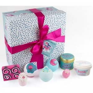 Image of Bomb Cosmetics Pamper Hamper Gift Set