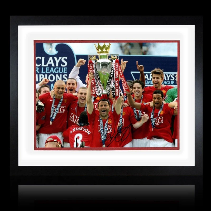 Image of The Fan Cave Ryan Giggs Signed Manchester United Image Deluxe M Red unisex 550x450mm