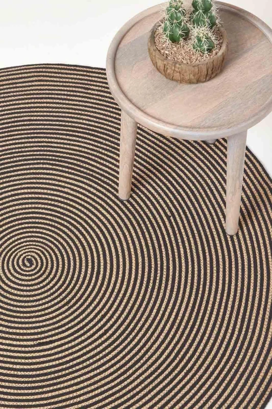 Image of Homescapes Handmade Woven Spiral Braided Rug in Natural Size: 150cm diameter Natural Unisex 150cm diameter