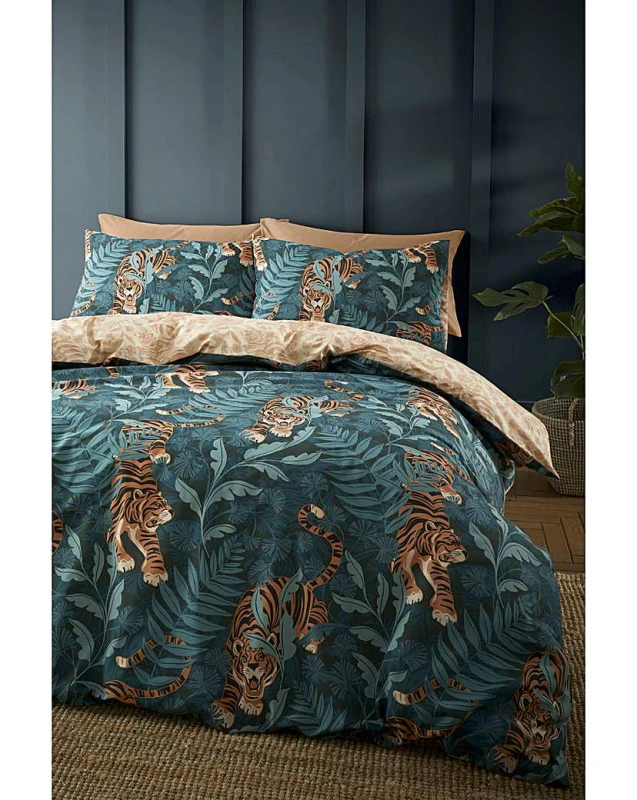Image of Catherine Lansfield Catherine Lansfield 'Tropic Tiger Leaf' Duvet Cover Set in Green Size: Double Green Double Unisex 5057681113500