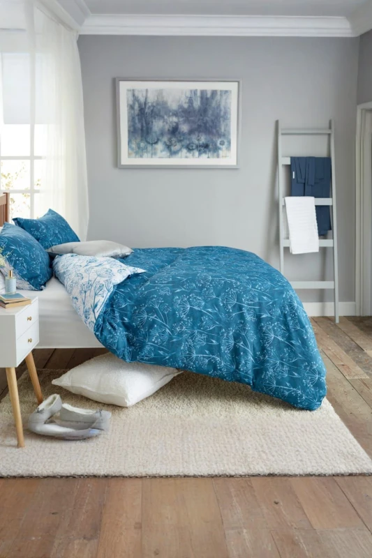 Image of Deyongs Cow Parsley Cotton Rich Duvet Cover Set - Printed 200 Thread Count Soft Bedding in Blue Size: King Blue Unisex King