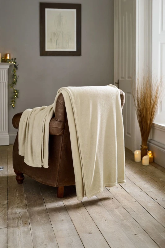 Image of Deyongs The Big One - Fleece Throw 230X270Cm Almond Milk WMWOS Unisex