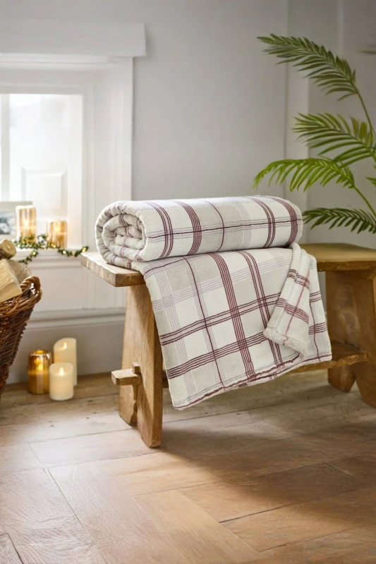 Image of The Lyndon Company The Lyndon Company Hounds Check Throw Burgundy - 140 x 180cm Soft Blanket Size: 140cm x 180cm Burgundy 140cm x 180cm Unisex 50549