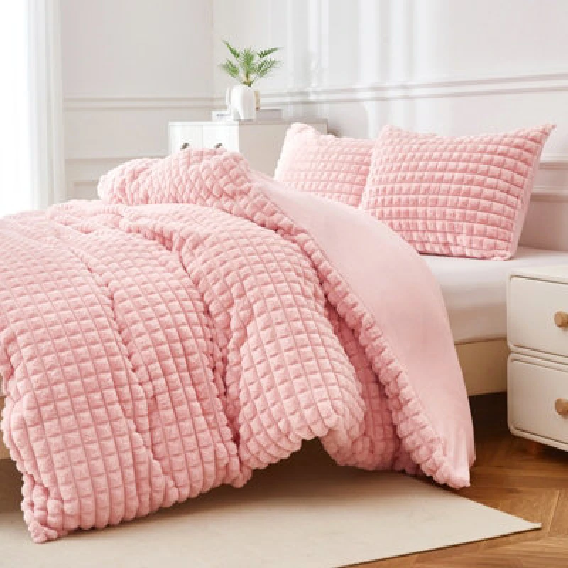 Image of Ezysleep Ezysleep Super Soft Luxury Faux Fur Box Duvet in Pink Size: Double Pink Double Unisex 0721545366832
