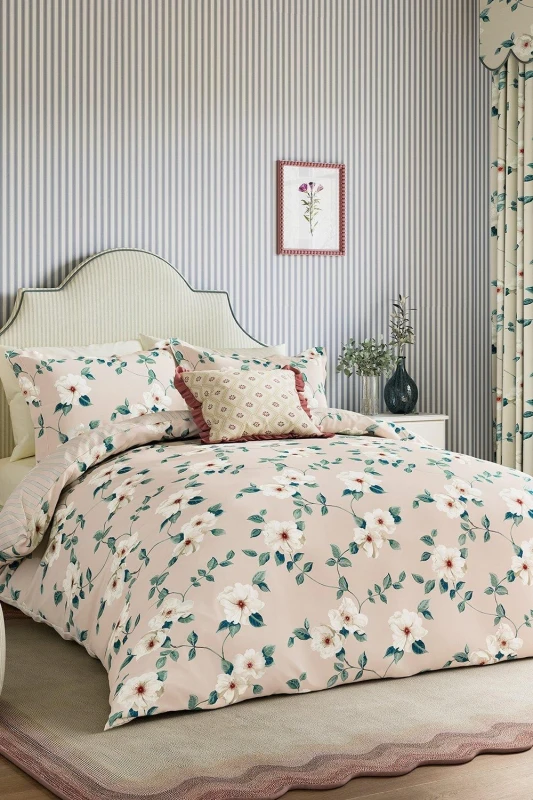 Image of Sanderson Sanderson 'Poets Rose' Cotton Duvet Cover Set in Pink Size: Single Pink Single Unisex 5016709691048