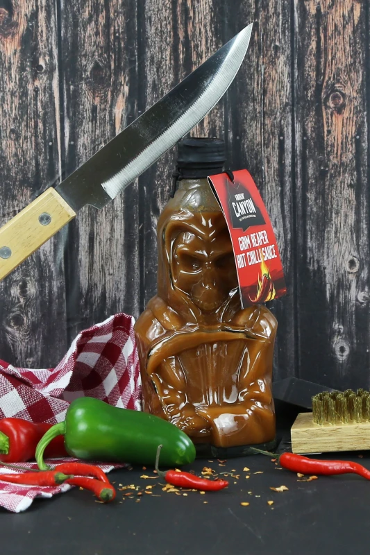 Image of Kimm and Miller (UK) Ltd Kimm and Miller (UK) Ltd Reaper Chilli Sauce in Red Size: 375ml Red 375ml Unisex 5055475461479