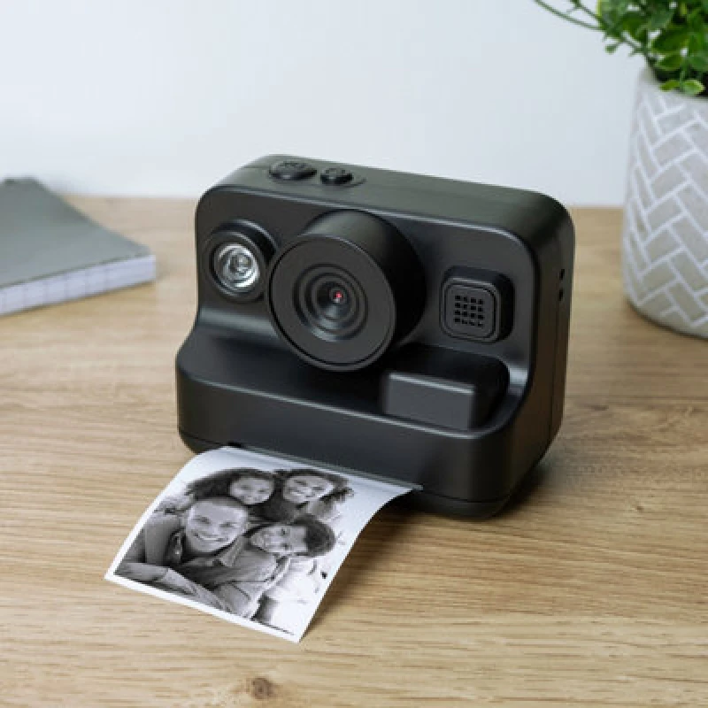 Image of Red5 Instantly Snap Fun Black & White Photos Anywhere