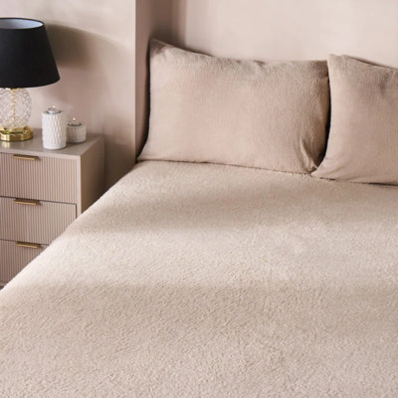 Image of OHS OHS Teddy Fleece Thermal Fitted Bed Sheet in Beige Size: King Fitted Beige King Fitted Unisex 5027434126002