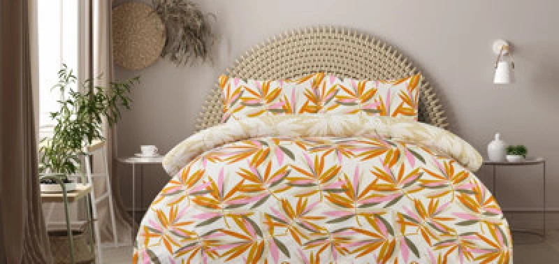 Image of Smart Living Smart Living Luxury Super Soft Reversible Bright Leaves Duvet Cover With Pillowcase in Natural Size: Single Natural Single Unisex 50565