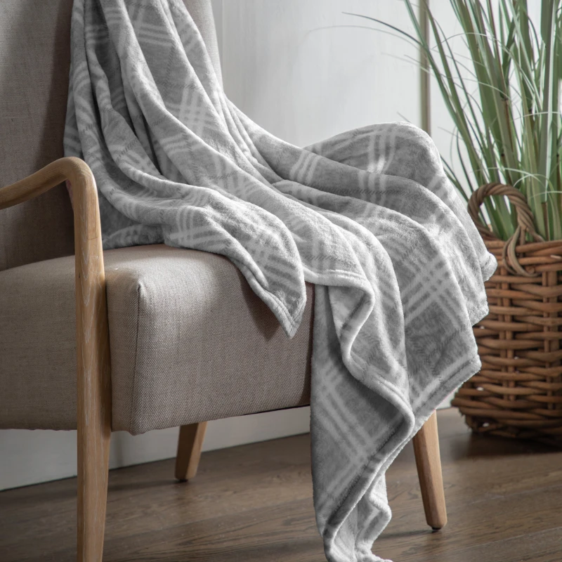 Image of Checkmate Rolled Fleece Throw 140cm x 180cm Silver