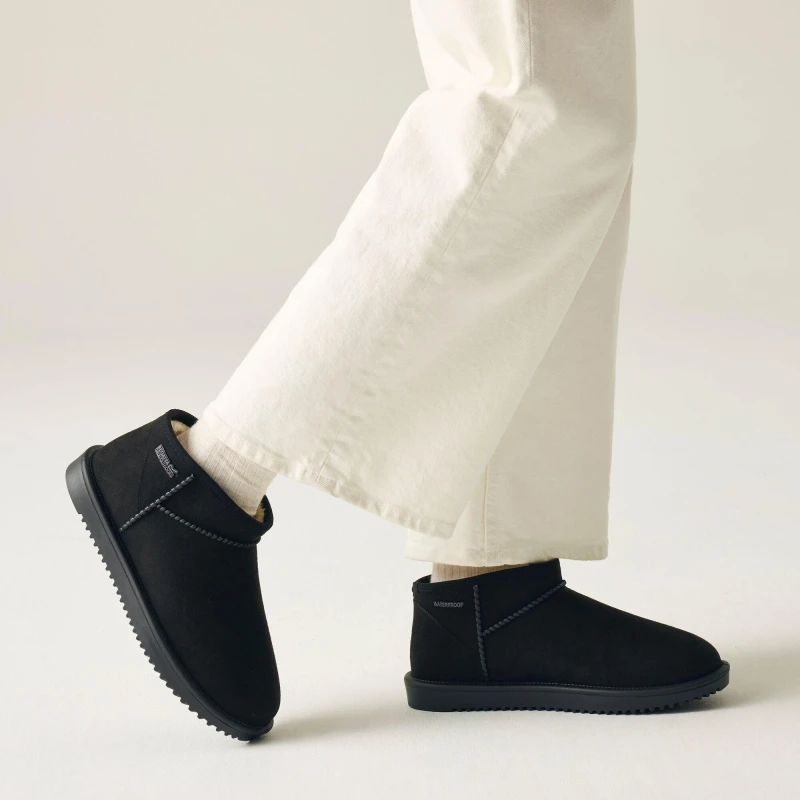 Image of Regatta Womens Risley Short Waterproof Faux Fur Lined Flat Ankle Boots Black female EU37/UK4