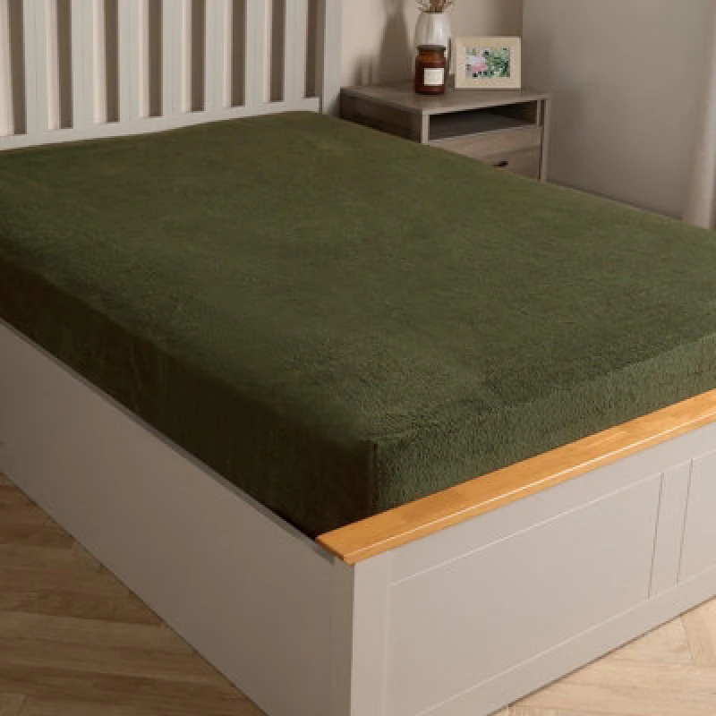 Image of OHS OHS Teddy Fleece Thermal Fitted Bed Sheet in Dark Green Size: Single Fitted Dark Green Single Fitted Unisex 5027434190744