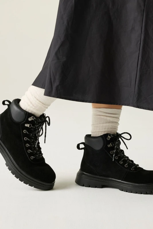 Image of Regatta Womens Whinton Breathable Waterproof Walking Boots in Jet Black Size: 5 Jet Black Female 5