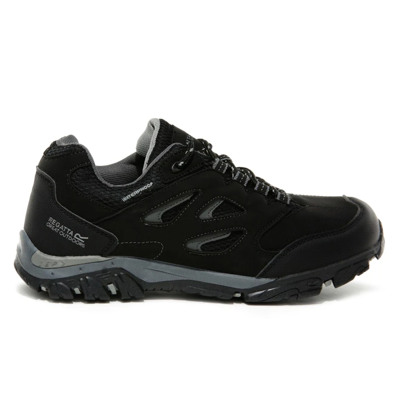Image of Regatta Holcombe Low Junior Walking Shoes - Black C13